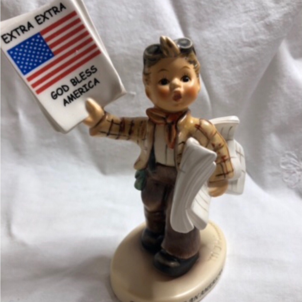 Hummel Extra Extra Figurine Boy with Newspaper TM8 #2113 Great Condition 5”high